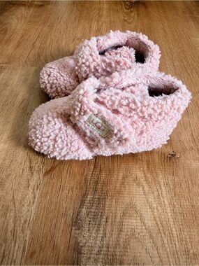 UGG Bixbee Blush Pink Sherpa baby toddler Slippers